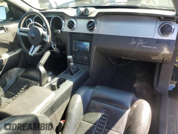 ✅ 2006 Ford Mustang GT Deluxe • VIN: 1ZVFT82H865199147 • Lot: 86296935. Wystawiony na Copart z przebiegiem 128 975 mil. Bezpłatny archiwum sprzedaży aukcyjnych z USA i szczegółowy raport historii pojazdu na DreamBid. Zdjęcie 8.