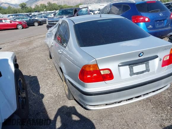 1999 BMW 3 Series 323i с VIN WBAAM3338XKC62430, выставлен на аукционе IAAI как лот 37499557 с пробегом Не указан миль и . История ставок и продаж доступна на DreamBid. Изображение 3.