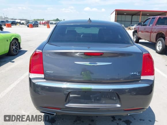 ✅ 2017 Chrysler 300 C • VIN: 2C3CCAKG7HH637483 • Lot: 42571042. Wystawiony na IAAI z przebiegiem 137 189 mil. Bezpłatny archiwum sprzedaży aukcyjnych z USA i szczegółowy raport historii pojazdu na DreamBid. Zdjęcie 16.