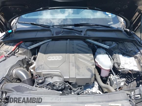 ✅ 2025 Audi A5 Sportback S line Premium • VIN: WAUDACF55SA009791 • Lot: 42665707. Wystawiony na IAAI z przebiegiem 10 010 mil. Bezpłatny archiwum sprzedaży aukcyjnych z USA i szczegółowy raport historii pojazdu na DreamBid. Zdjęcie 10.