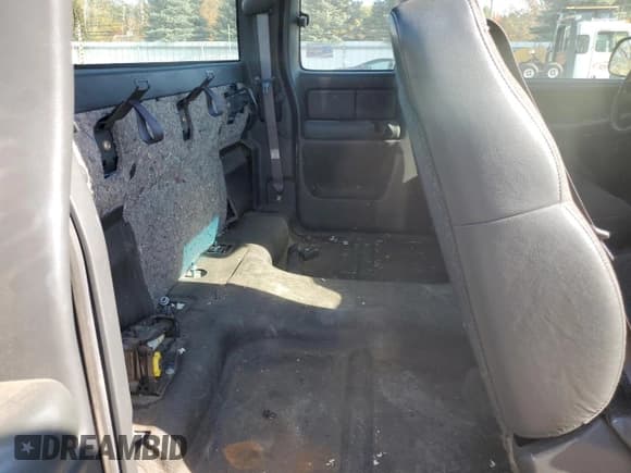 ✅ 2002 Chevrolet Silverado 1500 • VIN: 2GCEK19VX21335522 • Лот: 77007204. Опубликован ранее на Copart с пробегом 143 292 миль. Бесплатный доступ к архиву аукционных продаж из США и подробный отчёт об истории автомобиля на DreamBid. Изображение 10.