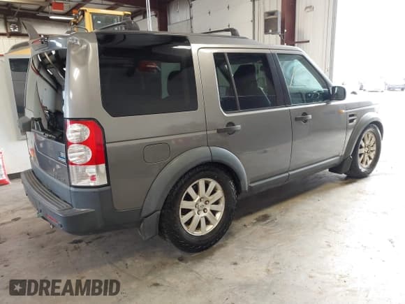 ✅ 2008 Land Rover LR3 HSE • VIN: SALAG25468A462990 • Lot: 41676504. Wystawiony na IAAI z przebiegiem 108 525 mil. Bezpłatny archiwum sprzedaży aukcyjnych z USA i szczegółowy raport historii pojazdu na DreamBid. Zdjęcie 4.