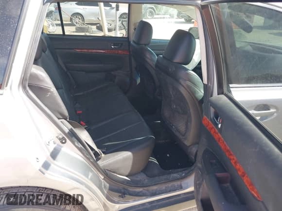 ✅ 2010 Subaru Outback Limited • VIN: 4S4BRCJC4A3372381 • Lot: 42276617. Wystawiony na IAAI z przebiegiem 178 291 mil. Bezpłatny archiwum sprzedaży aukcyjnych z USA i szczegółowy raport historii pojazdu na DreamBid. Zdjęcie 8.