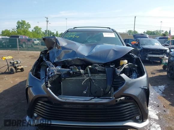 ✅ 2024 Toyota Highlander LE • VIN: 5TDKDRBH2RS568670 • Лот: 42549212. Опубликован ранее на IAAI с пробегом 10 600 миль. Бесплатный доступ к архиву аукционных продаж из США и подробный отчёт об истории автомобиля на DreamBid. Изображение 6.