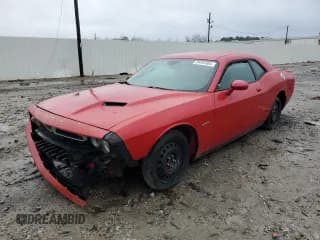 ✅ 2015 Dodge Challenger R/T • VIN: 2C3CDZAT4FH767745 • Lot: 39383584. Wystawiony na Copart z przebiegiem 41 855 mil. Bezpłatny archiwum sprzedaży aukcyjnych z USA i szczegółowy raport historii pojazdu na DreamBid. Zdjęcie 1.