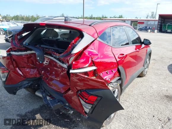 ✅ 2025 Hyundai Kona SEL • VIN: KM8HB3AB0SU315743 • Lot: 43362761. Listed on IAAI with 4,068 mi. Free auction sales archive from the USA and detailed vehicle history report at DreamBid. Image 4.