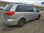 2009 Toyota Sienna LE z VIN 5TDZK23C79S272185, wystawiony jako Copart lot #90288145 z przebiegiem 272 534 mil mil oraz Czysty tytuł • Clean title. Historia ofert i sprzedaży dostępna na DreamBid. Obrazek 3.