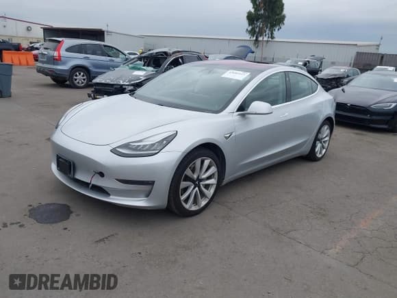 ✅ 2018 Tesla Model 3 Long Range Battery • VIN: 5YJ3E1EA6JF007897 • Lot: 43681611. Wystawiony na IAAI z przebiegiem 50 442 mil. Bezpłatny archiwum sprzedaży aukcyjnych z USA i szczegółowy raport historii pojazdu na DreamBid. Zdjęcie 2.