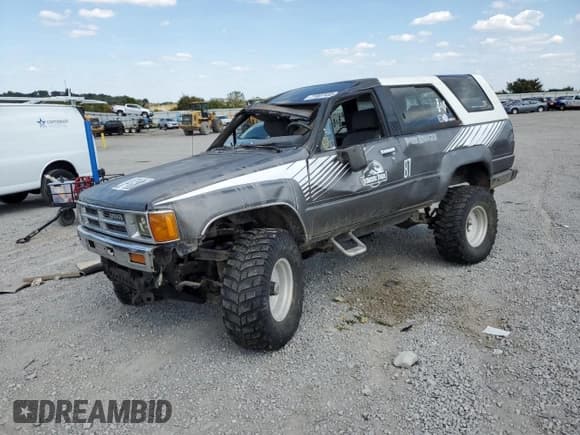 ✅ 1987 Toyota 4Runner Deluxe • VIN: JT4RN62S6H0155884 • Lot: 71807455. Listed on Copart with 214,767 mi. Free auction sales archive from the USA and detailed vehicle history report at DreamBid. Image 1.