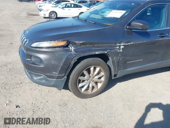 ✅ 2016 Jeep Cherokee Limited • VIN: 1C4PJMDS2GW119030 • Lot: 43485608. Wystawiony na IAAI z przebiegiem 165 271 mil. Bezpłatny archiwum sprzedaży aukcyjnych z USA i szczegółowy raport historii pojazdu na DreamBid. Zdjęcie 6.