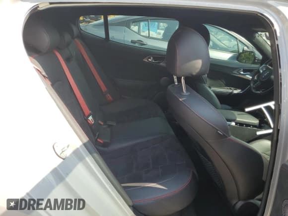 ✅ 2023 Kia Stinger GT2 • VIN: KNAE55LC5P6125834 • Lot: 62013194. Wystawiony na Copart z przebiegiem 42 418 mil. Bezpłatny archiwum sprzedaży aukcyjnych z USA i szczegółowy raport historii pojazdu na DreamBid. Zdjęcie 10.