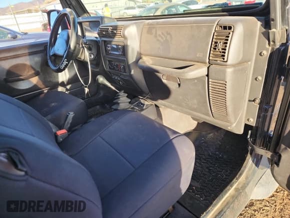 ✅ 2000 Jeep Wrangler Sport • VIN: 1J4FA49S9YP738234 • Lot: 91114555. Listed on Copart with 245,066 mi. Free auction sales archive from the USA and detailed vehicle history report at DreamBid. Image 8.