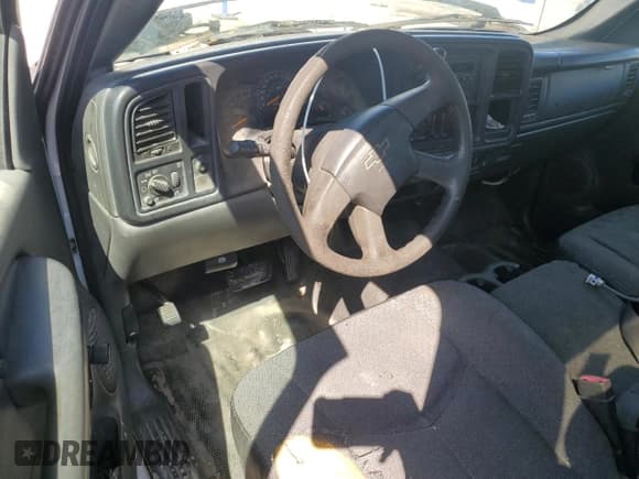 ✅ 2006 Chevrolet Silverado 1500 Work Truck • VIN: 3GCEC14XX6G210233 • Lot: 73751344. Wystawiony na Copart z przebiegiem 216 137 mil. Bezpłatny archiwum sprzedaży aukcyjnych z USA i szczegółowy raport historii pojazdu na DreamBid. Zdjęcie 8.