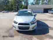 2012 Chevrolet Sonic LT z VIN 1G1JD5SB9C4120406, wystawiony jako IAAI lot #43389534 z przebiegiem 132 373 mil mil oraz . Historia ofert i sprzedaży dostępna na DreamBid. Obrazek 12.