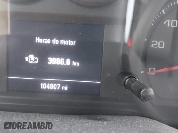 ✅ 2022 Chevrolet Silverado 1500 Custom • VIN: 3GCPYBEK5NG176980 • Lot: 41860805. Wystawiony na IAAI z przebiegiem 104 807 mil. Bezpłatny archiwum sprzedaży aukcyjnych z USA i szczegółowy raport historii pojazdu na DreamBid. Zdjęcie 15.