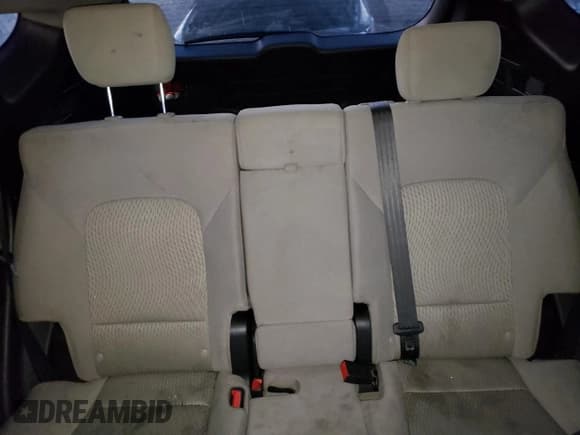 ✅ 2018 Hyundai Santa Fe 2.4L • VIN: 5XYZUDLB9JG513159 • Лот: 79037833. Опубликован ранее на Copart с пробегом 65 867 миль. Бесплатный доступ к архиву аукционных продаж из США и подробный отчёт об истории автомобиля на DreamBid. Изображение 10.