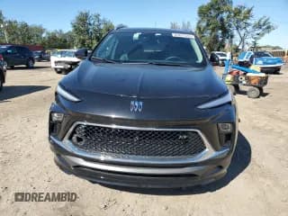 ✅ 2024 Buick Encore GX Sport Touring • VIN: KL4AMDSL1RB087863 • Lot: 85871355. Wystawiony na Copart z przebiegiem 35 902 mil. Bezpłatny archiwum sprzedaży aukcyjnych z USA i szczegółowy raport historii pojazdu na DreamBid. Zdjęcie 5.