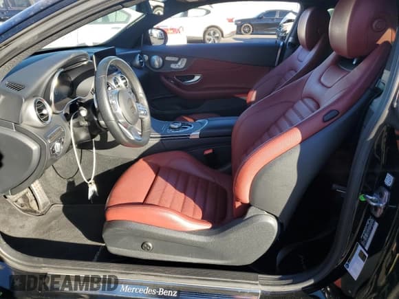 ✅ 2020 Mercedes-Benz C 300 • VIN: WDDWJ8DB2LF955410 • Lot: 79302194. Wystawiony na Copart z przebiegiem 40 212 mil. Bezpłatny archiwum sprzedaży aukcyjnych z USA i szczegółowy raport historii pojazdu na DreamBid. Zdjęcie 7.