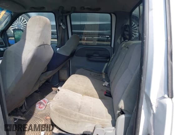 ✅ 2004 Ford F-250 XL • VIN: 1FTNW20PX4EB22435 • Lot: 41727810. Listed on IAAI with 199,800 mi. Free auction sales archive from the USA and detailed vehicle history report at DreamBid. Image 8.