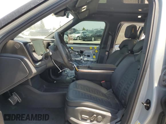 ✅ 2024 Rivian R1S Adventure • VIN: 7PDSGBBA3RN038417 • Лот: 60934775. Опубликован ранее на Copart с пробегом 22 772 миль. Бесплатный доступ к архиву аукционных продаж из США и подробный отчёт об истории автомобиля на DreamBid. Изображение 7.