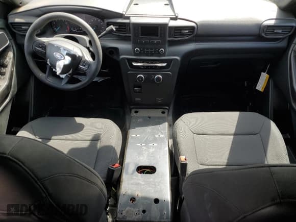 ✅ 2024 Ford Police Interceptor Utility • VIN: 1FM5K8AB2RGA26145 • Lot: 53706885. Wystawiony na Copart z przebiegiem 10 555 mil. Bezpłatny archiwum sprzedaży aukcyjnych z USA i szczegółowy raport historii pojazdu na DreamBid. Zdjęcie 8.