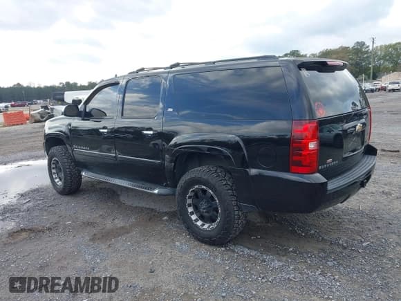 ✅ 2007 Chevrolet Suburban LT • VIN: 3GNFK163X7G263637 • Лот: 43768688. Опубликован ранее на IAAI с пробегом 194 590 миль. Бесплатный доступ к архиву аукционных продаж из США и подробный отчёт об истории автомобиля на DreamBid. Изображение 3.