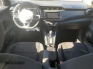 ✅ 2021 Nissan Kicks S • VIN: 3N1CP5BV0ML470247 • Lot: 82189935. Wystawiony na Copart z przebiegiem 86 778 mil. Bezpłatny archiwum sprzedaży aukcyjnych z USA i szczegółowy raport historii pojazdu na DreamBid. Zdjęcie 8.