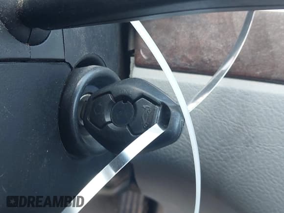 ✅ 2005 BMW 3 Series 330i • VIN: WBAEV53445KM40931 • Lot: 42061235. Listed on IAAI with 298,421 mi. Free auction sales archive from the USA and detailed vehicle history report at DreamBid. Image 11.