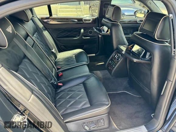 ✅ 2013 Bentley Flying Spur • VIN: SCBBP9ZA8DC078165 • Lot: 71322884. Listed on Copart with 34,679 mi. Free auction sales archive from the USA and detailed vehicle history report at DreamBid. Image 11.