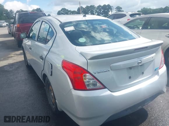 ✅ 2015 Nissan Versa S Plus • VIN: 3N1CN7APXFL908831 • Lot: 42991895. Wystawiony na IAAI z przebiegiem 226 274 mil. Bezpłatny archiwum sprzedaży aukcyjnych z USA i szczegółowy raport historii pojazdu na DreamBid. Zdjęcie 3.