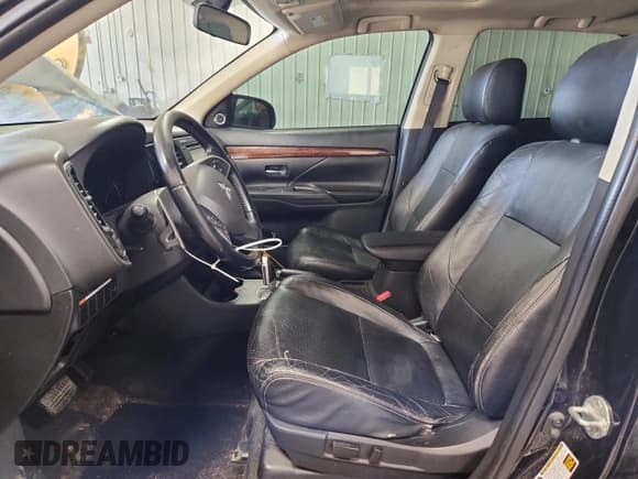 ✅ 2014 Mitsubishi Outlander GT • VIN: JA4JZ4AX5EZ004572 • Lot: 90125325. Listed on Copart with 204,650 mi. Free auction sales archive from the USA and detailed vehicle history report at DreamBid. Image 7.