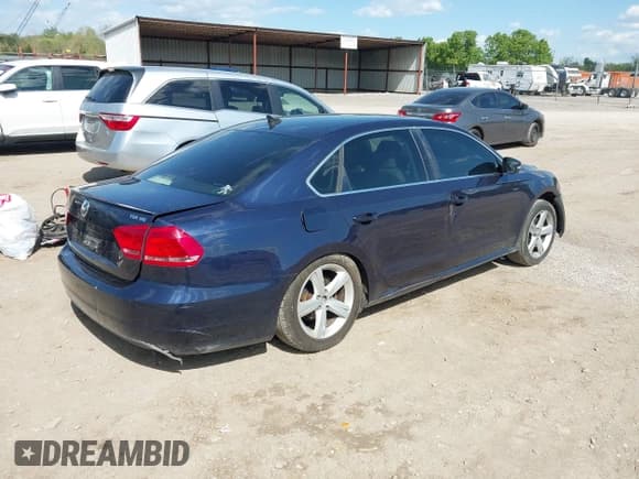 ✅ 2013 Volkswagen Passat SE • VIN: 1VWBN7A33DC030932 • Lot: 42025937. Wystawiony na IAAI z przebiegiem 189 238 mil. Bezpłatny archiwum sprzedaży aukcyjnych z USA i szczegółowy raport historii pojazdu na DreamBid. Zdjęcie 4.