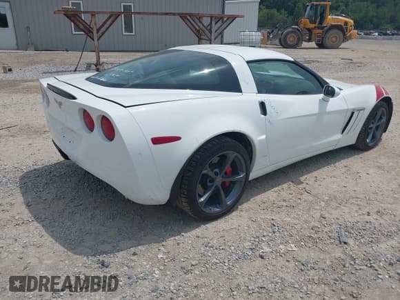 ✅ 2011 Chevrolet Corvette Z16 Grand Sport 3LT • VIN: 1G1YW2DW8B5108392 • Lot: 42718691. Listed on IAAI with 8,265 mi. Free auction sales archive from the USA and detailed vehicle history report at DreamBid. Image 4.