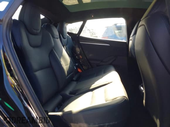 ✅ 2022 Tesla Model S • VIN: 5YJSA1E56NF492915 • Lot: 42221120. Wystawiony na IAAI z przebiegiem 44 195 mil. Bezpłatny archiwum sprzedaży aukcyjnych z USA i szczegółowy raport historii pojazdu na DreamBid. Zdjęcie 8.