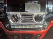 ✅ 2018 Rolls-Royce Dawn • VIN: SCA666D50JU115653 • Lot: 92085385. Wystawiony na Copart z przebiegiem 48 888 mil. Bezpłatny archiwum sprzedaży aukcyjnych z USA i szczegółowy raport historii pojazdu na DreamBid. Zdjęcie 9.