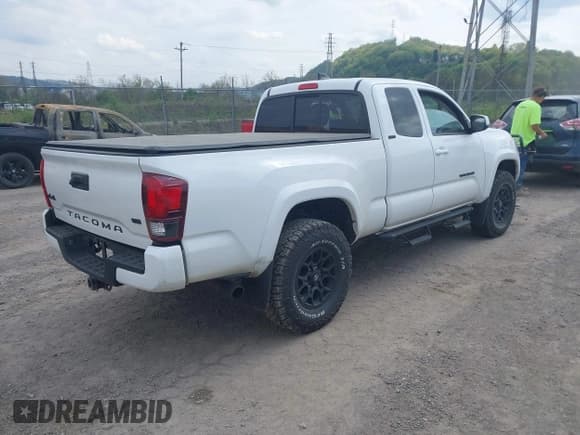 ✅ 2022 Toyota Tacoma SR • VIN: 3TYSZ5AN1NT092590 • Лот: 42148792. Опубликован ранее на IAAI с пробегом 58 154 миль. Бесплатный доступ к архиву аукционных продаж из США и подробный отчёт об истории автомобиля на DreamBid. Изображение 4.
