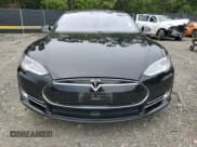✅ 2015 Tesla Model S 85D • VIN: 5YJSA1H28FFP73343 • Lot: 84586235. Wystawiony na Copart z przebiegiem 59 223 mil. Bezpłatny archiwum sprzedaży aukcyjnych z USA i szczegółowy raport historii pojazdu na DreamBid. Zdjęcie 5.