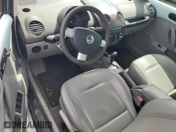 ✅ 2005 Volkswagen Beetle GLS • VIN: 3VWCM31Y25M362307 • Lot: 58468645. Wystawiony na Copart z przebiegiem 99 972 mil. Bezpłatny archiwum sprzedaży aukcyjnych z USA i szczegółowy raport historii pojazdu na DreamBid. Zdjęcie 8.