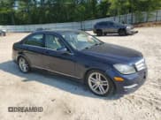 ✅ 2013 Mercedes-Benz C 250 Sport • VIN: WDDGF4HB0DA750742 • Lot: 62776725. Wystawiony na Copart z przebiegiem Nie podano. Bezpłatny archiwum sprzedaży aukcyjnych z USA i szczegółowy raport historii pojazdu na DreamBid. Zdjęcie 4.