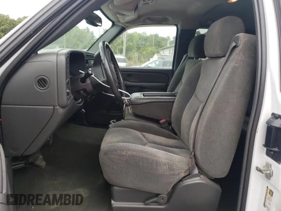 ✅ 2004 Chevrolet Silverado 1500 Z71 • VIN: 2GCEK19T041275137 • Лот: 68998424. Опубликован ранее на Copart с пробегом 127 318 миль. Бесплатный доступ к архиву аукционных продаж из США и подробный отчёт об истории автомобиля на DreamBid. Изображение 7.