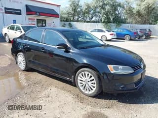 ✅ 2013 Volkswagen Jetta SEL • VIN: 3VWLX7AJ1DM433304 • Lot: 42802763. Wystawiony na IAAI z przebiegiem 235 019 mil. Bezpłatny archiwum sprzedaży aukcyjnych z USA i szczegółowy raport historii pojazdu na DreamBid. Zdjęcie 1.