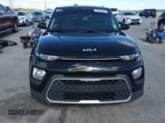 ✅ 2022 Kia Soul LX • VIN: KNDJ23AU7N7158562 • Лот: 90724125. Опубликован ранее на Copart с пробегом 62 659 миль. Бесплатный доступ к архиву аукционных продаж из США и подробный отчёт об истории автомобиля на DreamBid. Изображение 13.