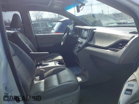 ✅ 2017 Toyota Sienna XLE • VIN: 5TDDZ3DC3HS171251 • Lot: 41637035. Listed on IAAI with 124,127 mi. Free auction sales archive from the USA and detailed vehicle history report at DreamBid. Image 5.