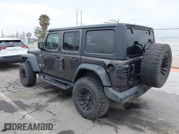 ✅ 2020 Jeep Wrangler Unlimited Sport S • VIN: 1C4HJXDG0LW140048 • Лот: 42985561. Опубликован ранее на IAAI с пробегом 67 636 миль. Бесплатный доступ к архиву аукционных продаж из США и подробный отчёт об истории автомобиля на DreamBid. Изображение 3.