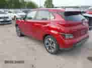 2023 Hyundai Kona SEL z VIN KM8K33AG8PU190593, wystawiony jako IAAI lot #43593572 z przebiegiem Nie podano mil oraz . Historia ofert i sprzedaży dostępna na DreamBid. Obrazek 3.