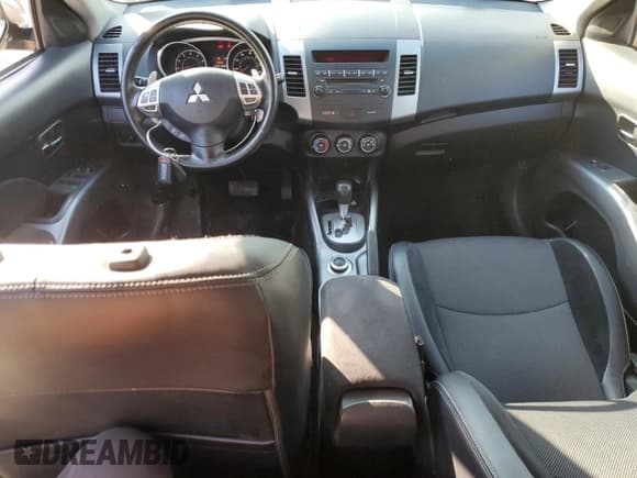 ✅ 2012 Mitsubishi Outlander SE • VIN: JA4JT3AW6CU004268 • Lot: 71076785. Wystawiony na Copart z przebiegiem 128 430 mil. Bezpłatny archiwum sprzedaży aukcyjnych z USA i szczegółowy raport historii pojazdu na DreamBid. Zdjęcie 8.