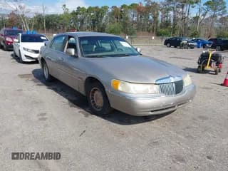 ✅ 2000 Lincoln Town Car Executive • VIN: 1LNHM81W6YY828815 • Lot: 43559676. Wystawiony na IAAI z przebiegiem 163 458 mil. Bezpłatny archiwum sprzedaży aukcyjnych z USA i szczegółowy raport historii pojazdu na DreamBid. Zdjęcie 1.