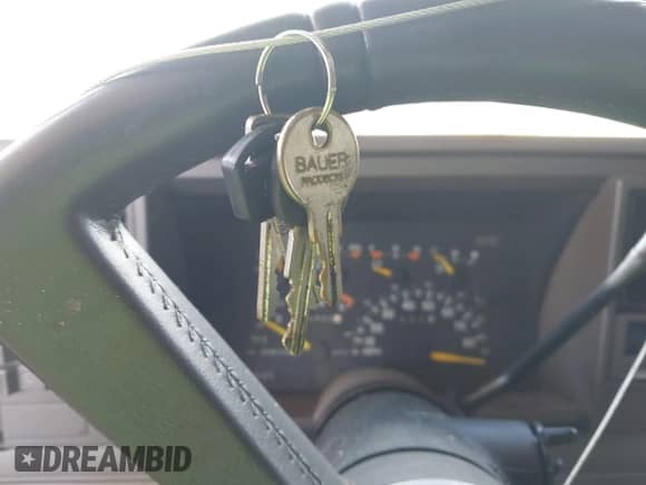 1993 Chevrolet Silverado 1500 с VIN 2GCEK19K7P1138868, выставлен на аукционе IAAI как лот 43229444 с пробегом 123 885 миль миль и . История ставок и продаж доступна на DreamBid. Изображение 11.