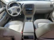 ✅ 2004 Ford Explorer Eddie Bauer • VIN: 1FMZU74W44UA02749 • Lot: 71085515. Wystawiony na Copart z przebiegiem 88 963 mil. Bezpłatny archiwum sprzedaży aukcyjnych z USA i szczegółowy raport historii pojazdu na DreamBid. Zdjęcie 8.