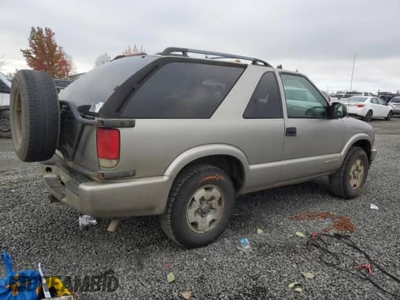 2004 Chevrolet Blazer LS z VIN 1GNCT18X64K116994, wystawiony jako Copart lot #79646694 z przebiegiem 222 831 mil mil oraz Szkoda całkowita • Salvage title. Historia ofert i sprzedaży dostępna na DreamBid. Obrazek 3.